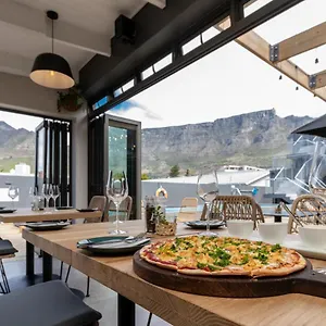 Kloof Street - Lion Roars & Hotel