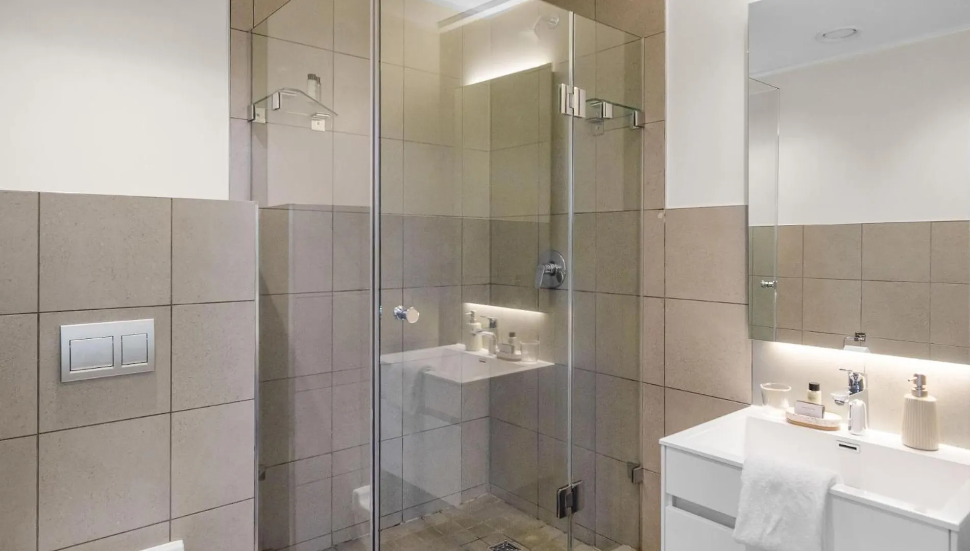 Stylish City Escape At Foreshore Place Cape Town
